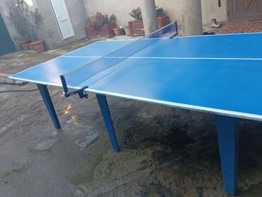 Tennis masaları: 2 Tenis masası var . digəfi tam sağlamdır. onun şəkilləri əlimdə deyil — 3