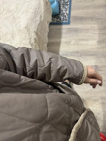 пуховик серый длинный: Пальто, Осень-весна, Стеганый, Короткая модель, Оверсайз, M — 4