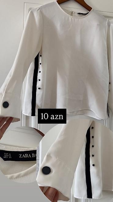 Zara Basic qadın bluzası - Rəng: ağ, detallarda qara - Model