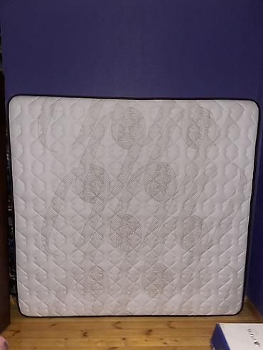 Матрасы: 180x190 20 sm qalınlıq. Yarı sərt ortopedik matras. Az işlənib təzə — 2