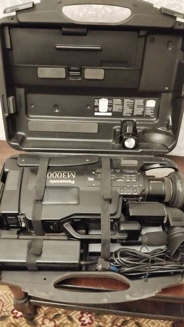 panasonic m3000 video camera: Videokamera Panasonic M3000 diplomatda bütün komplekti ile. Kimese