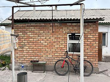 Продажа коттеджей и домов: Продам дом,Кара-Балта. ЕСТЬ ТОРГ. Две комнаты Большая кухня Гараж at lalafo.kg — 2 Продажа коттеджей и домов: Продам дом,Кара-Балта. ЕСТЬ ТОРГ. Две комнаты Большая кухня Гараж — 2
