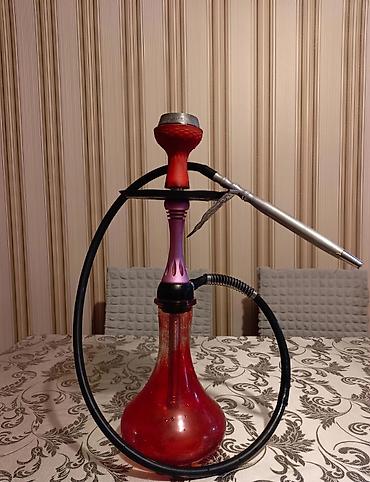 Qəlyan satılır. Şüşə kolbalı, qırmızı rəngli gövdəyə malik modeldir