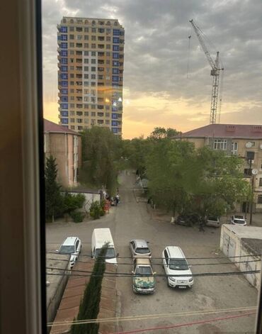 аренда объекта в баку: 34 mehelle. 1 otaq orta temirli (sanitar qovsaq temirsiz). Yerlesme