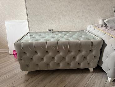 gamer stolu: Boz rəngli, tufted dizaynlı çoxfunksiyalı ottoman/masadır. - Üst — 1