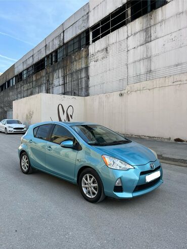 priora 2012: Toyota Prius: 1.5 l | 2012 il Hetçbek