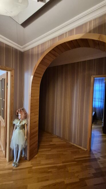 Uzunmüddətli kirayə mənzillər: 3 otaqlı, işıqlı və geniş mənzil. Xüsusiyyətlər: - Zövqlü qonaq — 14