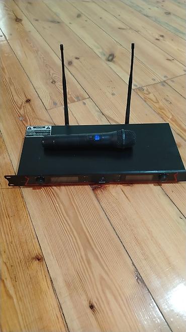 ses mikseri: Simsiz mikrofon sistemi – UHF diapazonu. Komplekt: - UHF simsiz əl — 6