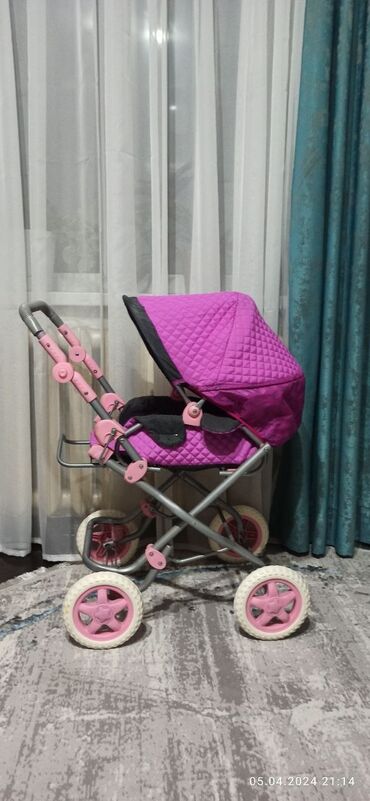 детская коляска с куклой: Продам коляску для куклы. В хорошем состоянии. Цена 2500 сом