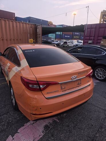 какая машина подойдет для яндекс такси: Оранжевый седан Hyundai Sonata, предназначенный для использования в
