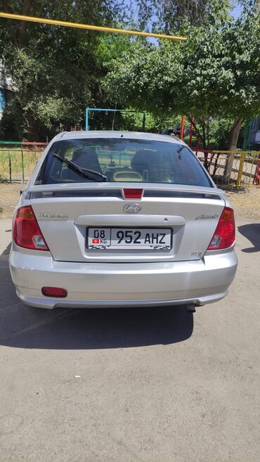 зарядник для аккумулятора машины: Hyundai Accent: 2004 г., 1.3 л, Автоматические, Бензин, Хэтчбэк