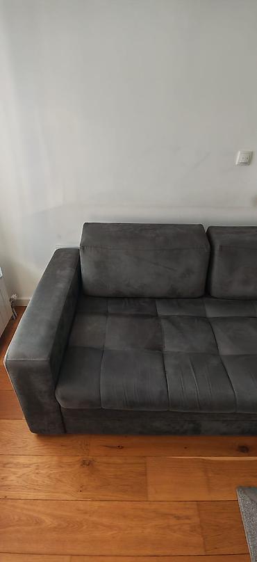 Sofe i kaučevi: Trosed na razvlacenje sa fiokom. Kupljen u Matisu pre 5 godina, veoma — 5