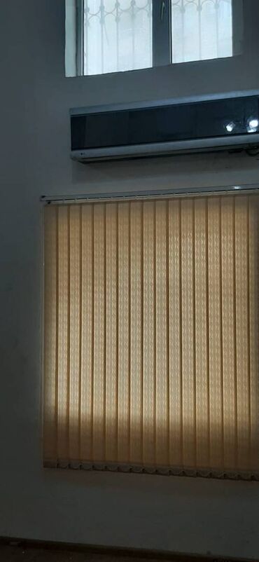 Ofislər: Nərimanov metrosuna yaxın 9 mərtəbəli binanın 1-ci mərtəbəsində — 13