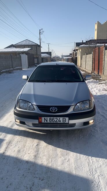 Toyota: Toyota Avensis: 2002 г., 1.8 л, Механика, Бензин, Хэтчбэк