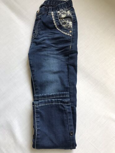 Детский мир: Синие джинсы на девочку Размер на 120см роста Качество отличное