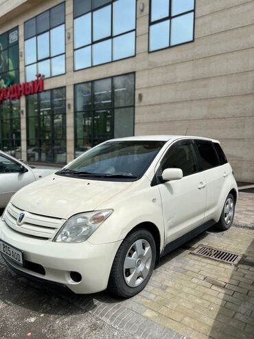 вампер ист: Toyota ist: 2004 г., 1.3 л, Автомат, Бензин, Хэтчбэк