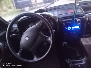 QAZ: QAZ 3110: 2.4 l | 2003 il 385858 km Sedan