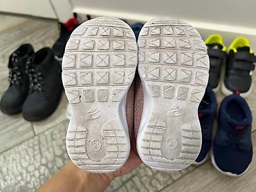 Детская обувь: Продаю!!! Детская обувь, б/у, но очень качественная и дорогая обувь ( — 24