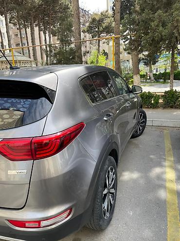 Kia: Kia Sportage: 1.7 l | 2017 il Krossover — 10