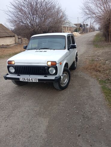 7 nəfərlik avtomobillər: VAZ (LADA) 4x4 Niva: 1.7 l | 1998 il 2580089 km