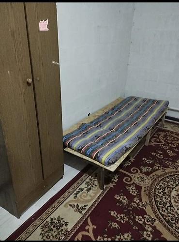 Продажа коттеджей и домов: Продаётся жилой дом с ограждённым двором. - Кирпичный/блочный участок — 4