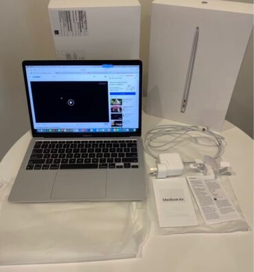 macbook: 8 GB OZU, 13.3 "