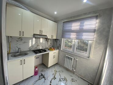 Köhnə tikili: 2 otaqlı mənzil – zövqlü dizaynla - Geniş zal: dekorativ panellər — 7