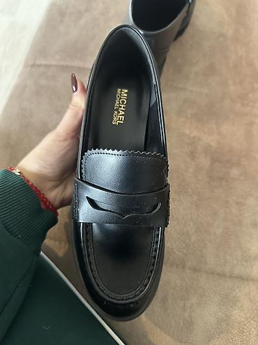 la scarpa obuca: 🖤 Michael Kors mokasine Elegantne crne mokasine sa debljim đonom i — 6