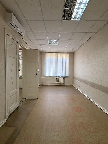 сдаю 1 кв бишкек: Сдаю Офис целиком: 200 м², В частном доме, Первая линия, С отдельным входом, С отдельным санузлом — 3