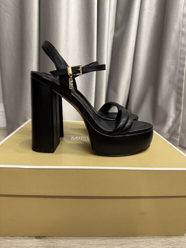 летние обувь: Босоножкалар, 35.5, Michael Kors, Жаңы, түсү - Кара, Өзү алып кетүү, Акылуу жеткирүү
