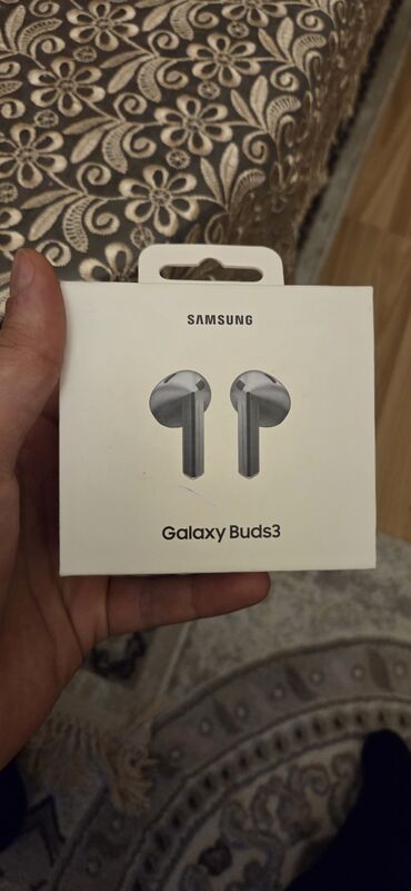 Qulaqcıqlar: Samsung galaxy buds 3 özümə s 25 plus almışam budsı hədiyyə ediblər