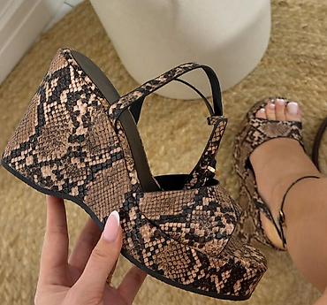 sandale 2021: Brojevi
36-41
3000din
OR💥 — 1