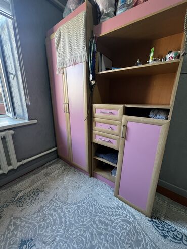 мебель на заказ кант: Спальный гарнитур, Б/у, Двуспальная кровать, Самовывоз, цвет - Розовый