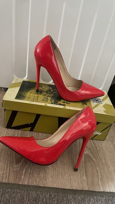 обувь в садик: Туфли 38, цвет - Красный