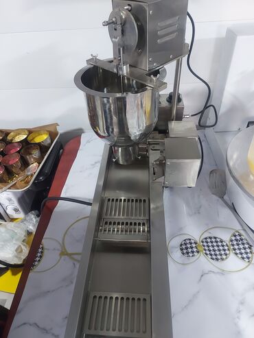 Другое оборудование для фастфудов: Продаю новый аппарат для изготовления пончиков