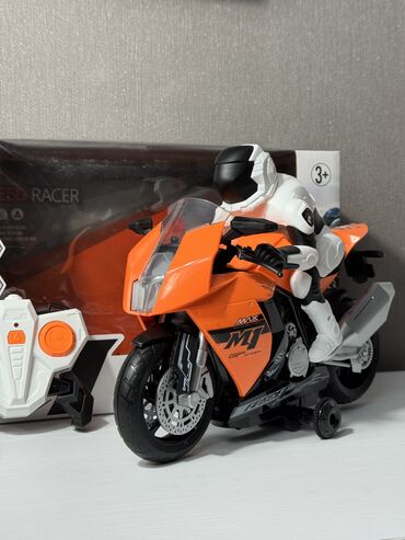 дрифт машинка на радиоуправлении: Это мотоцикл на радиоуправлении KBOON. * Мотоцикл имеет частоту 2,4