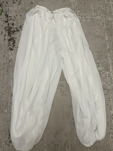 toxunma corab: Ağ rəngli şalvar – bol kəsim, rahat və yüngül. - Parça: nazik, axıcı