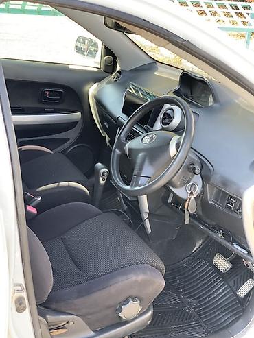 Toyota: Toyota Ist: 2004 г., 1.5 л, Автомат, Бензин, Хэтчбэк — 6