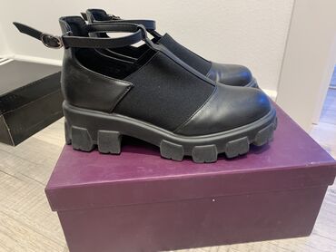женская обувь лоферы: Туфли 37, цвет - Черный