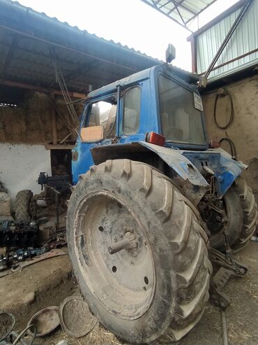 дополнительный свет: Трактор колесный (кабина синего цвета), разукомплектованный, с