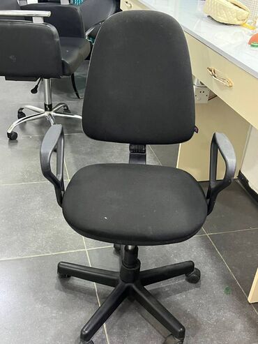Qida məhsulları: Salon ofis üçün ideal vəziyyətdə kreslo. Biri 30azn. Ünvan Masazır