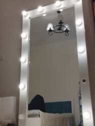 тумбочка для косметики с зеркалом: Гримерное зеркало с подсветкой - Вертикальное зеркало в белой раме с