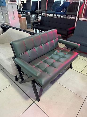 Ремонт, реставрация мебели: Перетяжка мягкой мебели Профессиональная перетяжка и обновление: - — 9