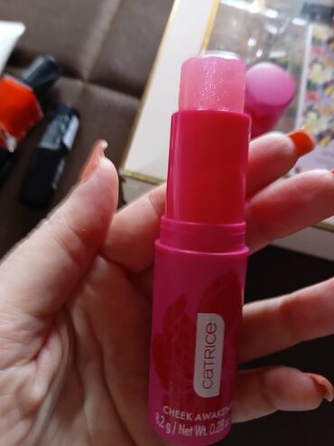 Šminka: Set kozmetike – više brendova Sadržaj: - Vivian Gray poklon set — 3