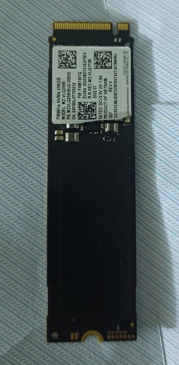 Operativ yaddaş (RAM): SSD disk Samsung, 256 GB, M.2