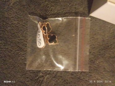 Prstenje: Srebrne minđuše sa kukicom i privjeskom u obliku suze. Centralni deo na lalafo.rs — 36 Prstenje: Srebrne minđuše sa kukicom i privjeskom u obliku suze. Centralni deo — 36