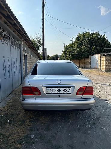 radiator mercedes: Mercedes-Benz E-Class (W210) sedan – gümüşü rəng. - Kuzov: 4 qapılı — 3