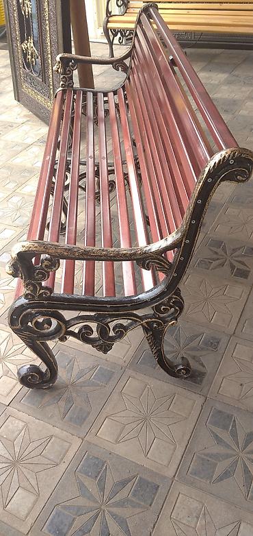 Dekorativ metal karkaslı, taxta lamelli park skamyası - Karkas