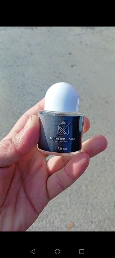 Ətriyyat: X Parfumm Cartel brendindən 30 ml həcmində ətir. Kompakt ölçüsü onu