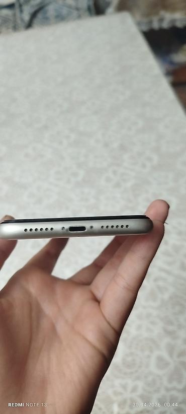 Apple iPhone: IPhone 11, Б/у, 64 ГБ, Белый, 82 % — 5